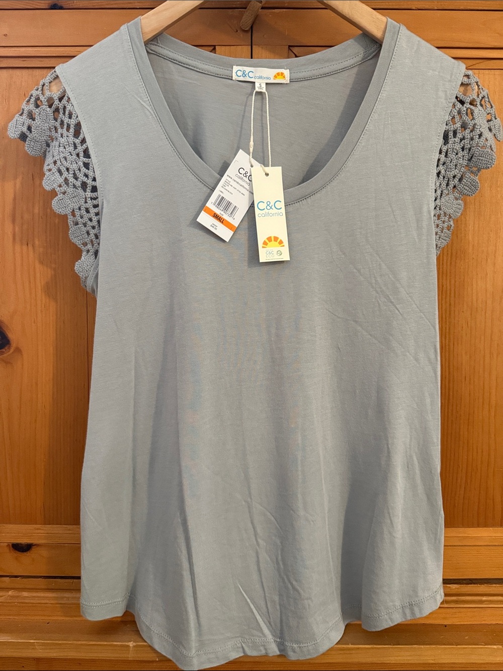 NWT C&C California Crochet Cap Sleeve Rounded Hem Tee, Small, Gray